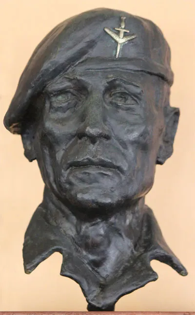 “Simmo” Bust of Warrant Officer Class Two Rayene Simpson VC, DCM. by the Regimental Sergeant Major John ‘Blue’ Mulby